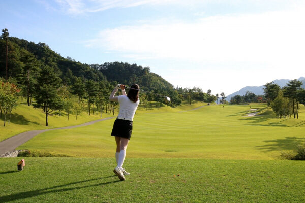 Khi Phụ Nữ Chơi Golf Khi Phụ Nữ Chơi Golf