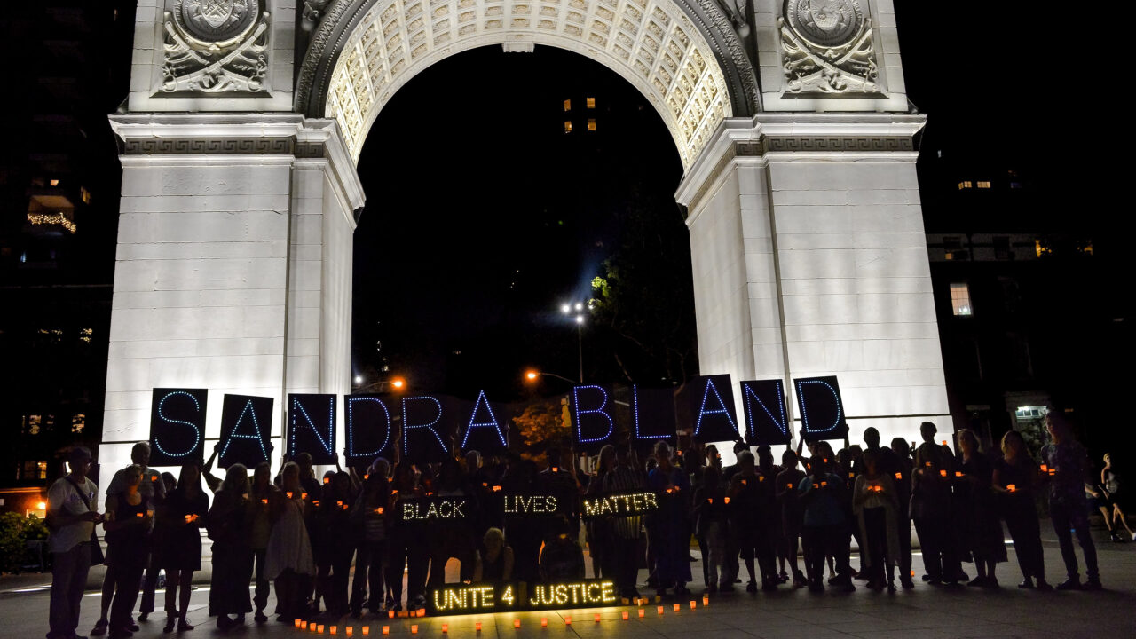 Mãi Nhắc Tên Cô: Cuộc Đời Và Cái Chết Của Sandra Bland Mãi Nhắc Tên Cô: Cuộc Đời Và Cái Chết Của Sandra Bland